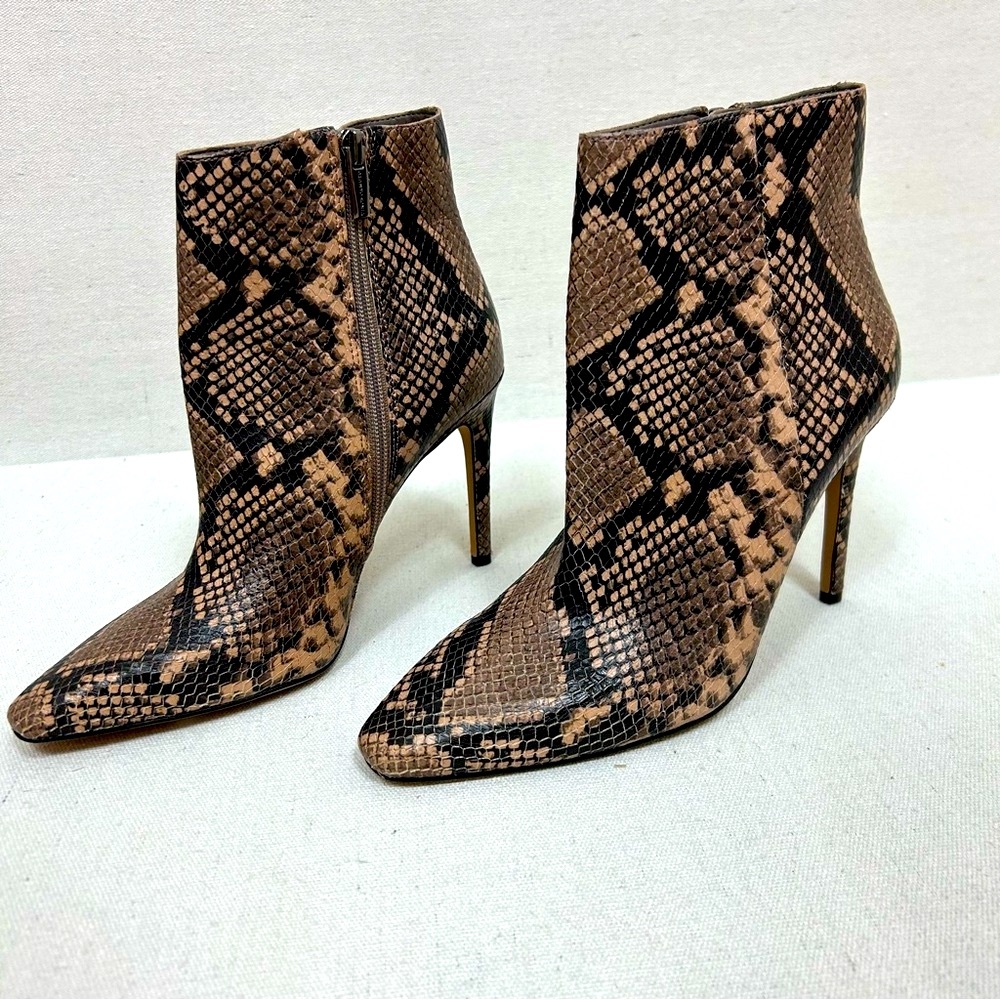 Vince Camuto Feninda Brown Snakeskin Ankle Booties SZ 8.5